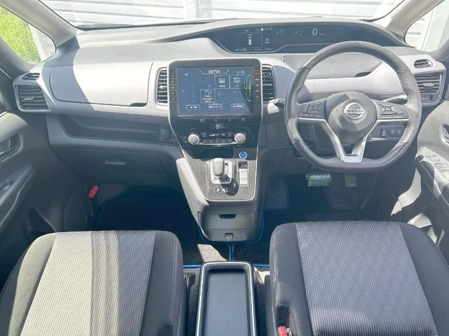 Nissan SERENA WG e−POWER　ハイウェイスター　V photo 2