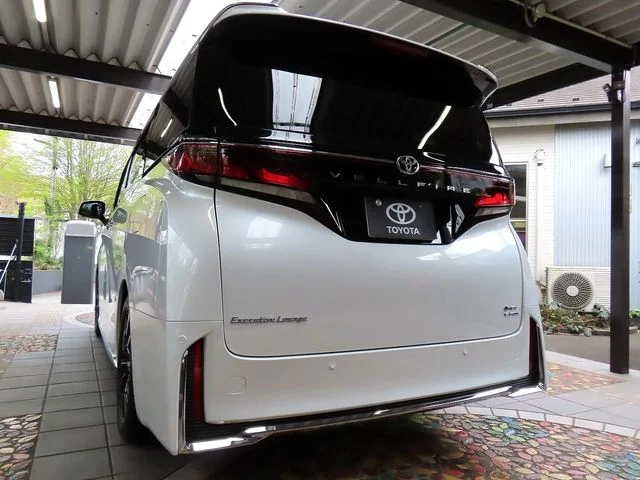Toyota VELLFIRE HYBRID 4WD エグゼクティブラウンジE−Four photo 2