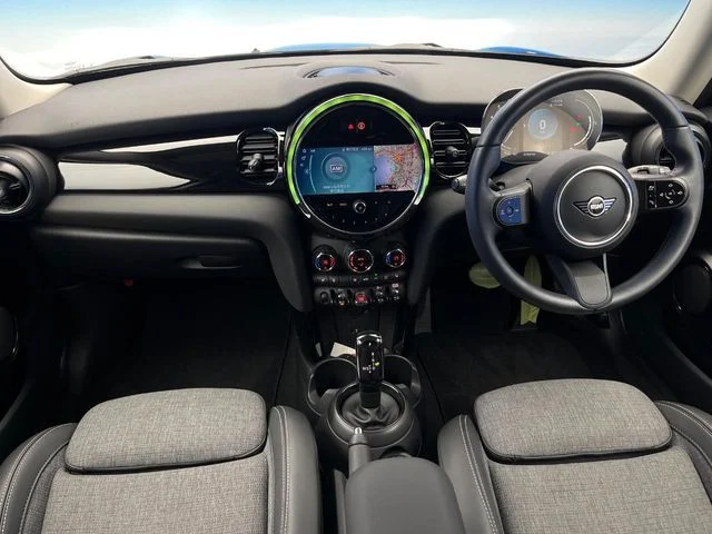 Bmw MINI COOPER D ベースグレード photo 2