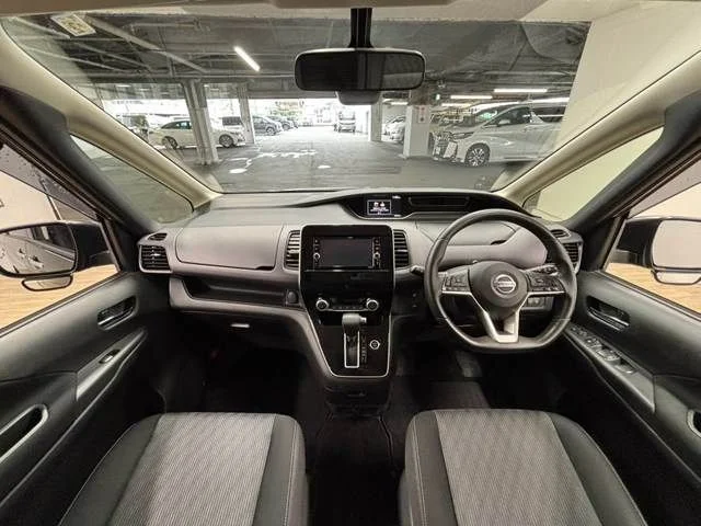 Nissan SERENA S-HYBRID ハイウェイスター　V photo 2