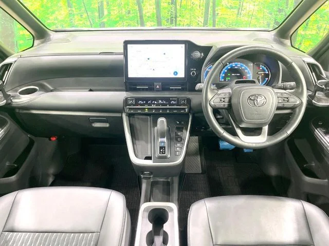 Toyota NOAH HYBRID S−Z photo 2