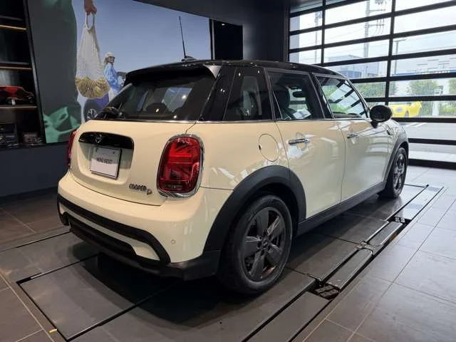 Bmw MINI COOPER D 5DOOR ベースグレード photo 2
