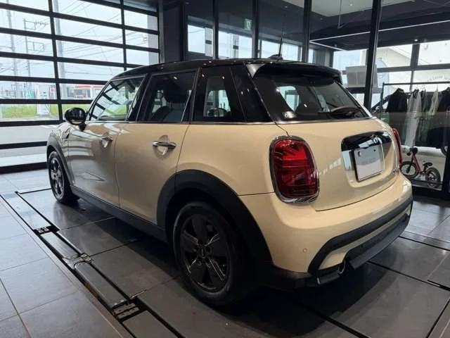 Bmw MINI COOPER D 5DOOR ベースグレード photo 4