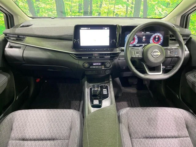 Nissan AURA G photo 2