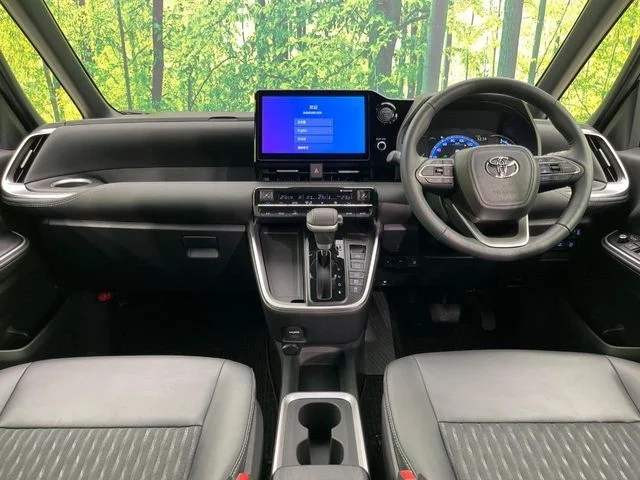 Toyota NOAH HYBRID S−Z photo 2