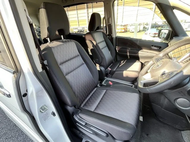 Nissan SERENA WG eパワーハイウェイスターV photo 4