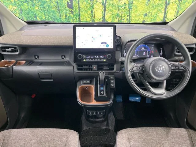 Toyota SIENTA HYBRID Z photo 2