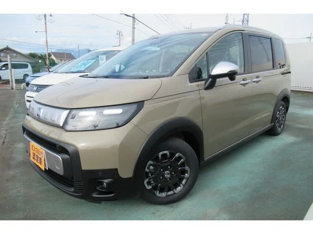 Honda FREED e:HEV クロスター 2025