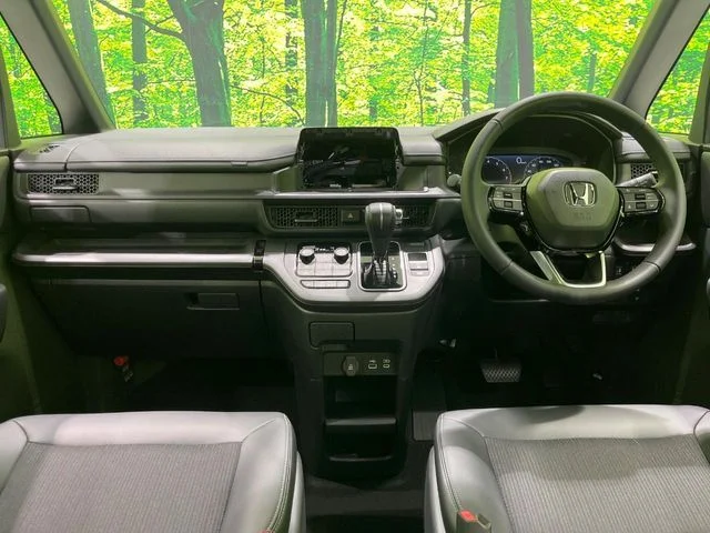 Honda STEPWAGON SPADA 4WD ベースグレード photo 2