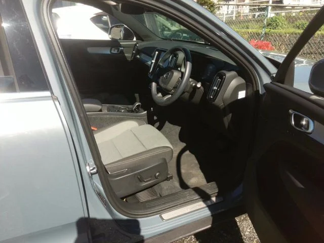 Volvo VOLVO XC40 リチャージPHEVT5インスクリプション photo 2