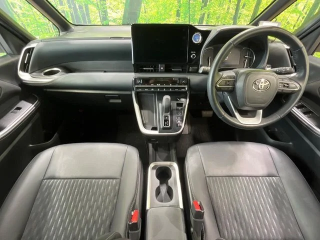 Toyota NOAH HYBRID S−Z photo 2