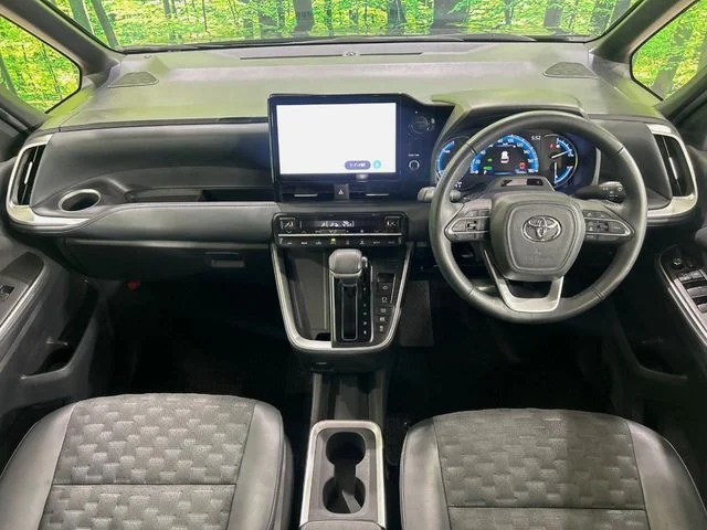 Toyota VOXY HYBRID S−Z photo 2