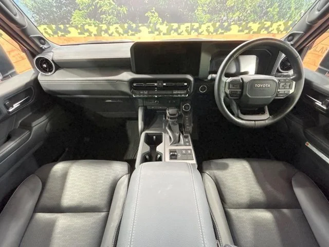 Toyota LANDCRUISER 250 VX photo 2