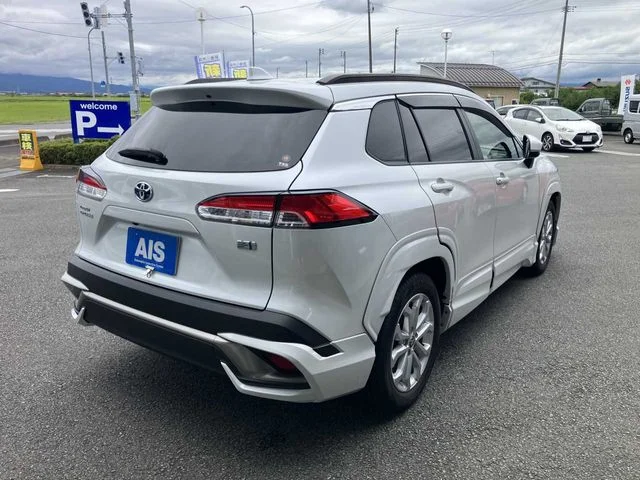 Toyota COROLLA CROSS HYBRID S photo 3
