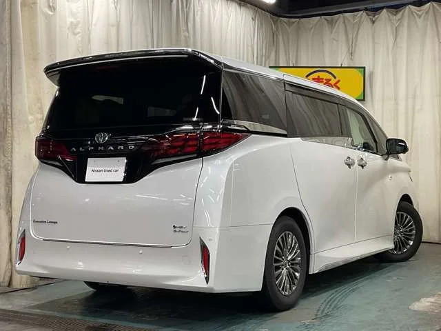 Toyota ALPHARD hybrid 4WD エグゼクティブラウンジ photo 2