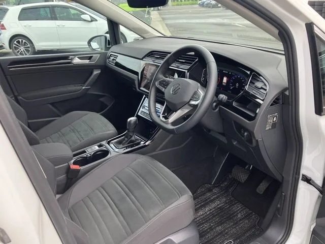 Volkswagen VOLKSWAGEN GOLF TOURAN TDI　ハイライン photo 2