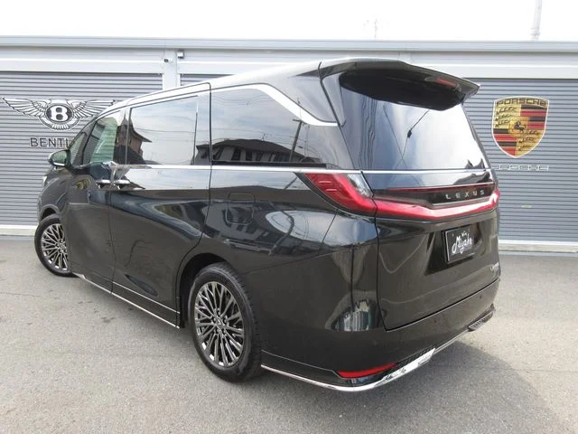 Toyota ﾚｸｻｽ LM500h バージョンL photo 3