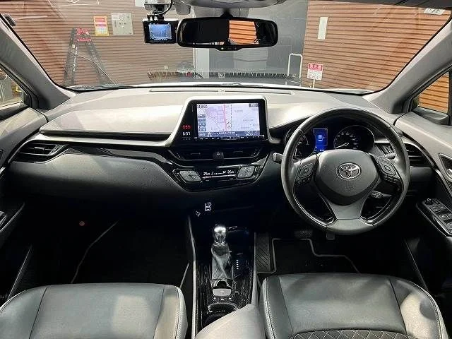 Toyota C-HR G　ハイブリッド　モード　ネロ photo 2