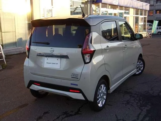 Nissan DAYZ 4WD ハイウェイスターX photo 2