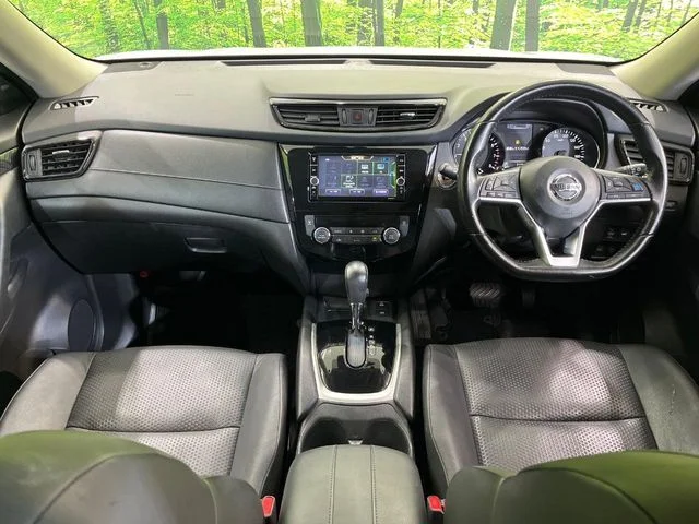 Nissan X-TRAIL 2WD 20Xi photo 2