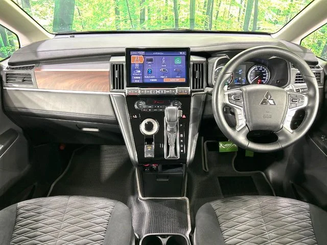 Mitsubishi DELICA D:5 4WD P photo 2