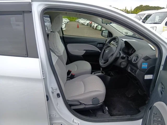 Mitsubishi MIRAGE hatchback M photo 4