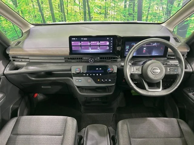 Nissan SERENA WG e−POWER　ハイウェイスター　V photo 2