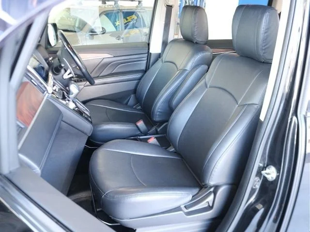 Mitsubishi DELICA D:5 4WD G photo 2