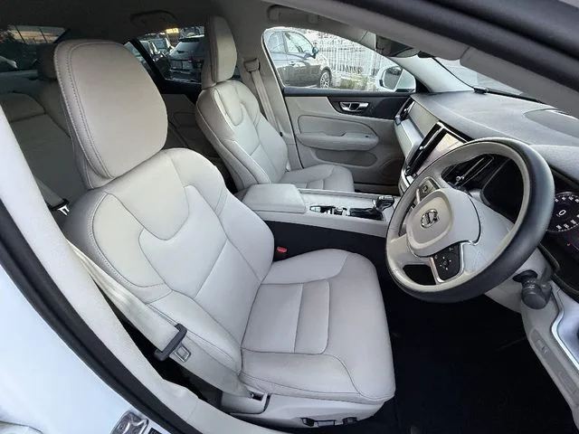 Volvo VOLVO S60 T4　モメンタム photo 4
