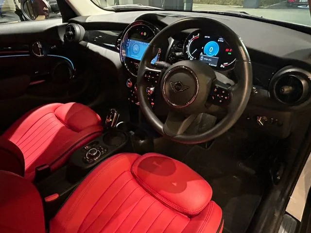 Bmw MINI COOPER D 5DOOR プレミアムプラスライン photo 2