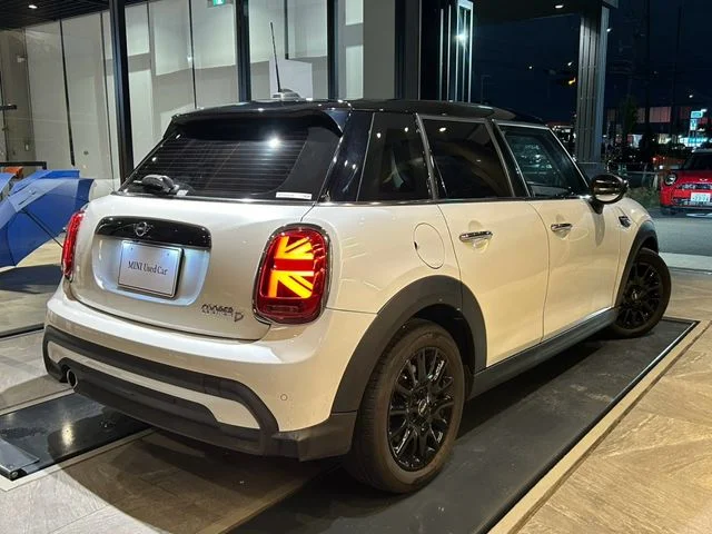 Bmw MINI COOPER D 5DOOR プレミアムプラスライン photo 3