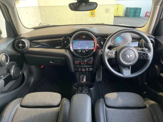 Bmw MINI COOPER 5DOOR ベースグレード photo 2