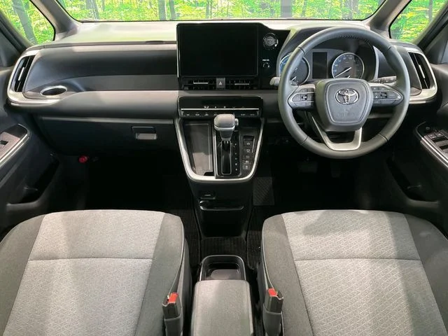 Toyota NOAH HYBRID S−G photo 2