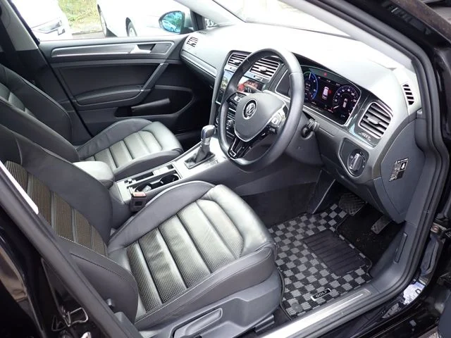 Volkswagen VOLKSWAGEN e-GOLF プレミアム photo 2