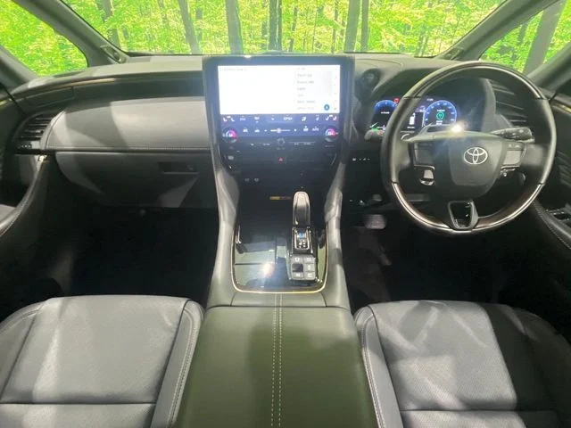 Toyota VELLFIRE HYBRID Z　プレミア photo 2
