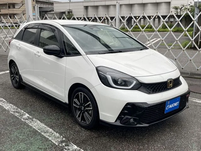 Honda FIT e:HEV RS photo 3
