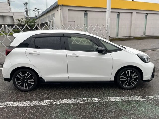 Honda FIT e:HEV RS photo 4