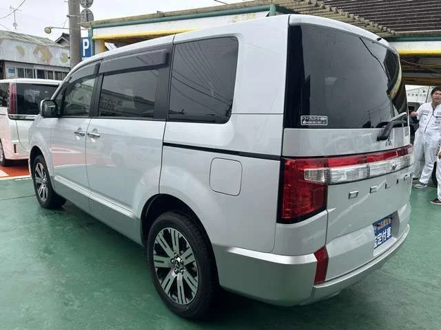 Mitsubishi DELICA D:5 4WD P photo 4