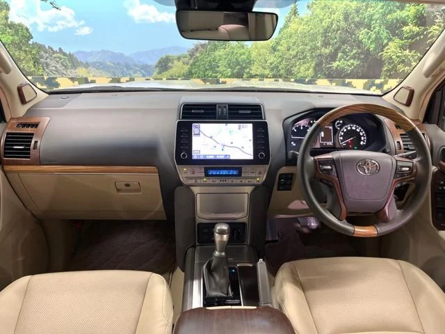 Toyota LANDCRUISER PRADO TX　Lパッケージ photo 2