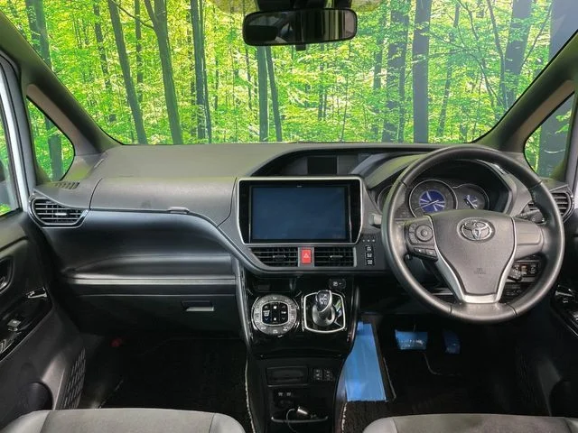 Toyota NOAH HYBRID Si　ダブルバイビー2 photo 2