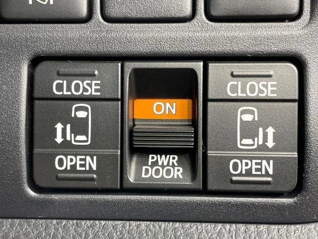 Toyota NOAH HYBRID Si　ダブルバイビー2 photo 4