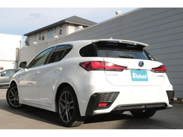 Toyota LEXUS CT200h Fスポーツ photo 2