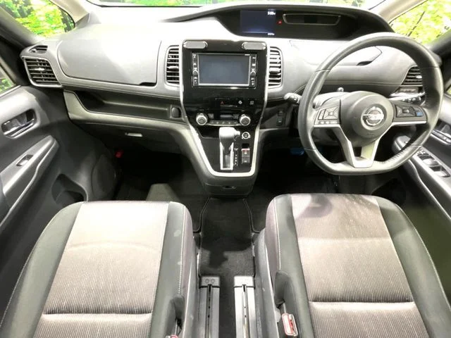 Nissan SERENA S-HYBRID ハイウェイスター　VセレクションII photo 2