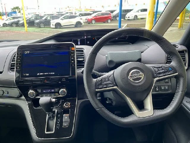 Nissan SERENA S-HYBRID ハイウェイスター　V photo 2