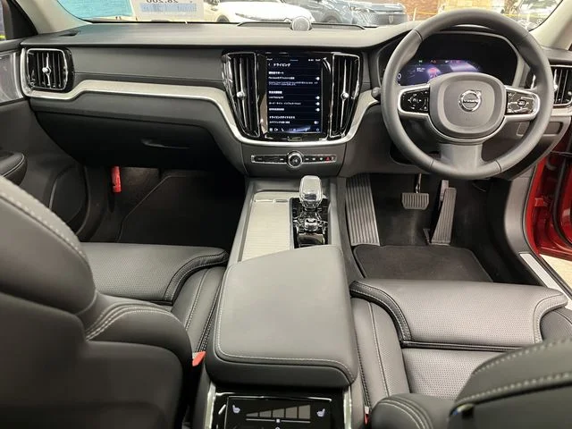 Volvo VOLVO V60 アルティメット　B4 photo 2