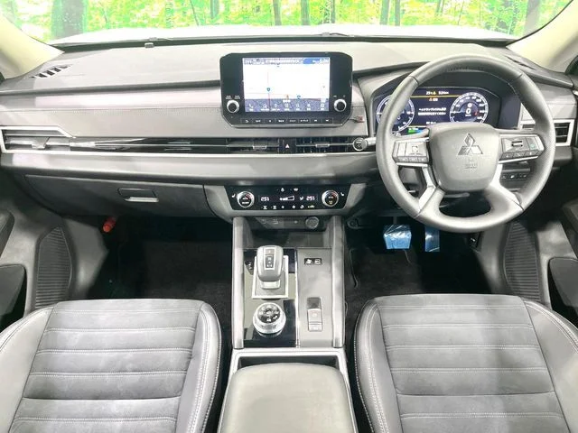 Mitsubishi OUTLANDER PHEV G photo 2