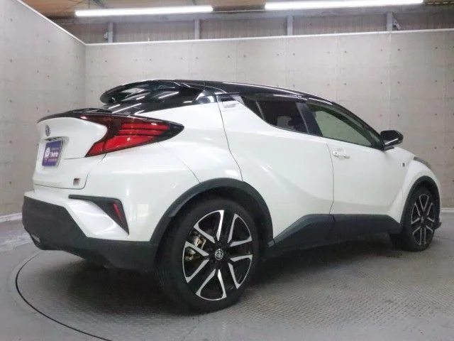 Toyota C-HR S−T　GR　スポーツ photo 2