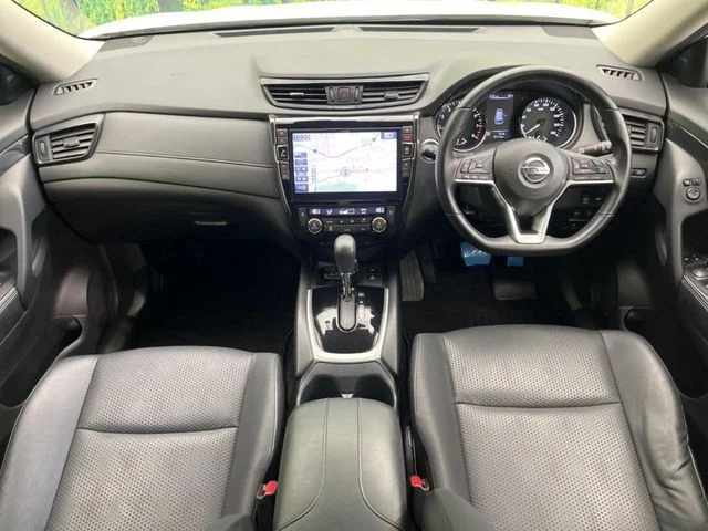 Nissan X-TRAIL 2WD 20Xi photo 2