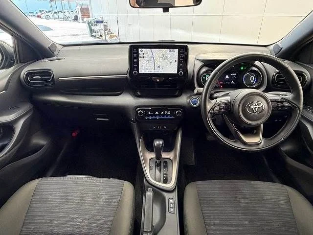Toyota YARIS HYBRID Z photo 2