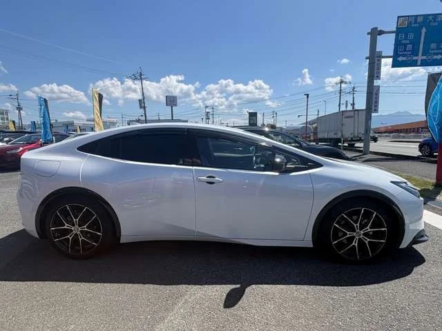 Toyota PRIUS PHV Z photo 3